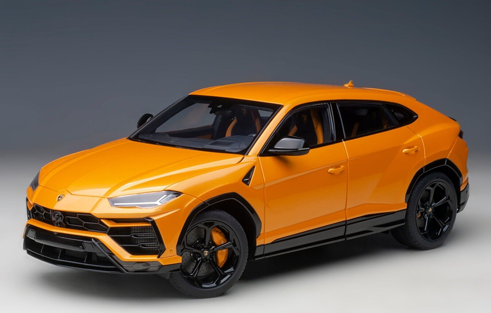 LAMBORGHINI - URUS 2018 AUTOART 1:18