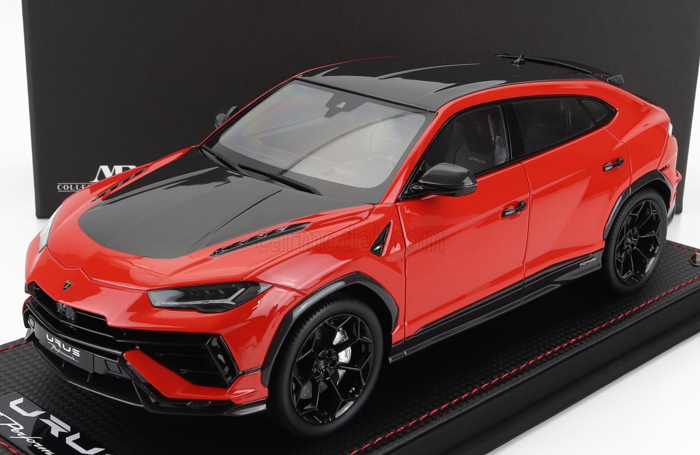 LAMBORGHINI URUS 2022 CON VETRINA 1:18