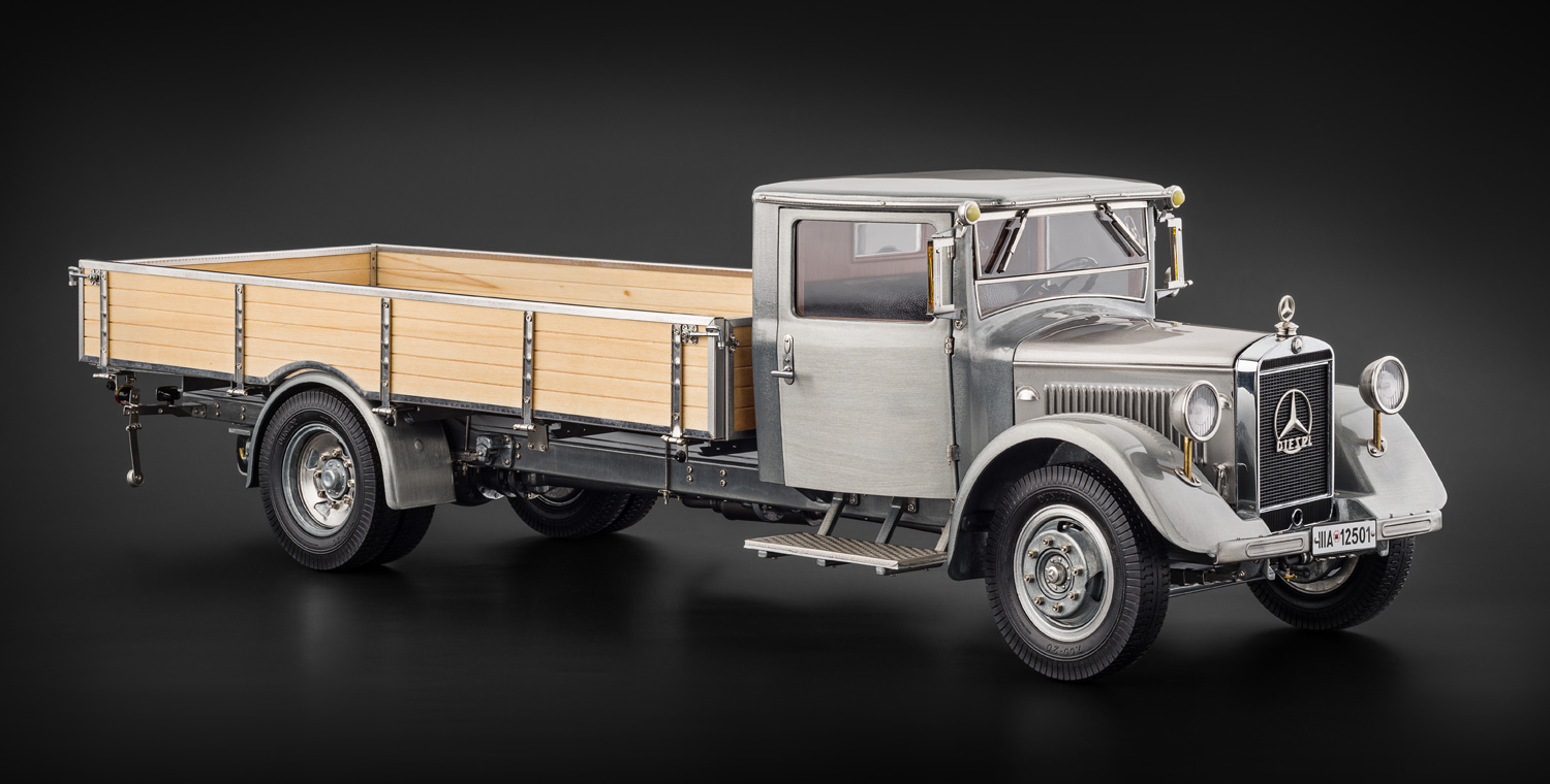 CMC 1/18 MERCEDES BENZ - LO2750 PLATFORM TRUCK 1936