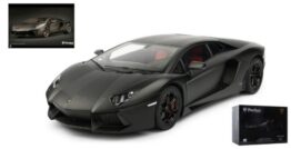 LAMBORGHINI AVENTADOR LP700-4 BLACK KIT 1:8